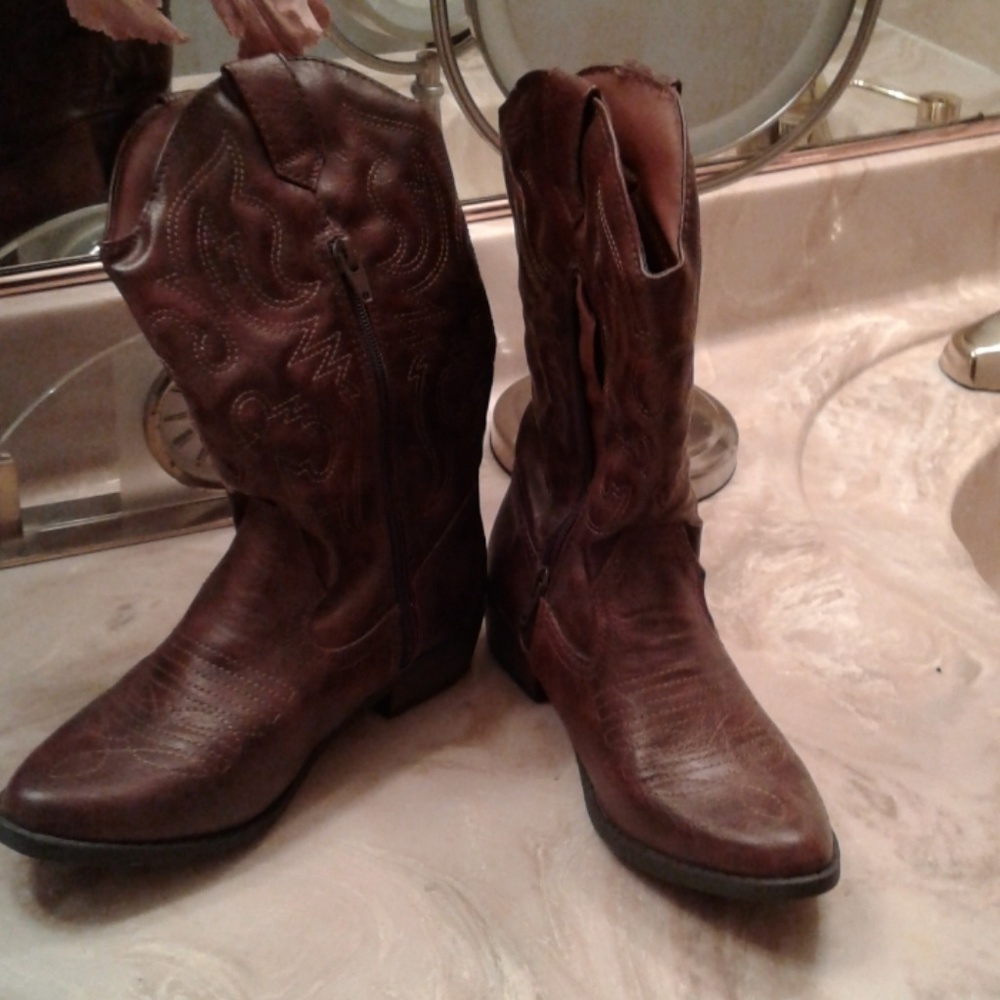 Brown Cherokee Cowgirl Boots